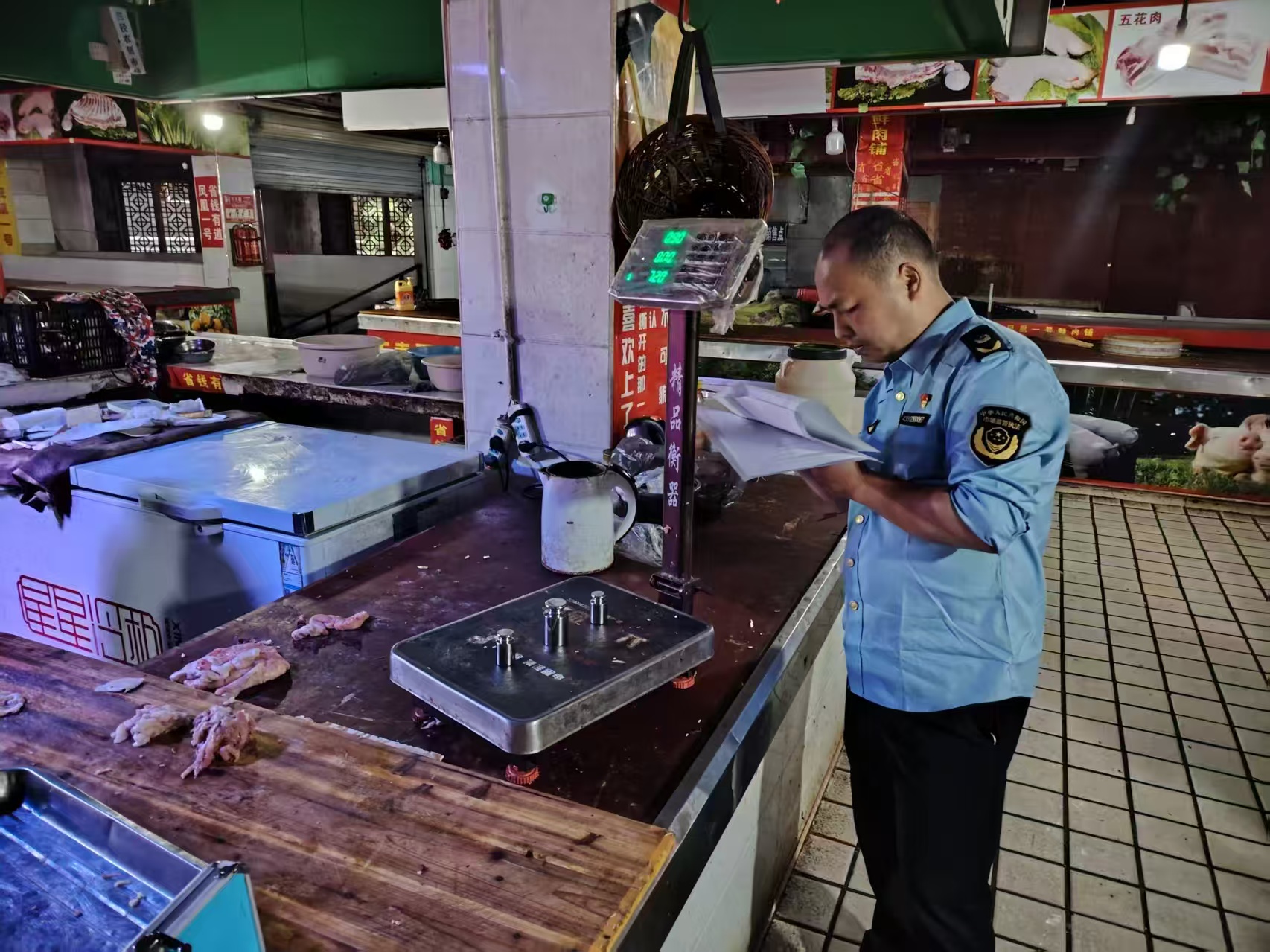 湖南省凤凰县开展电子计价秤计量上门服务工作